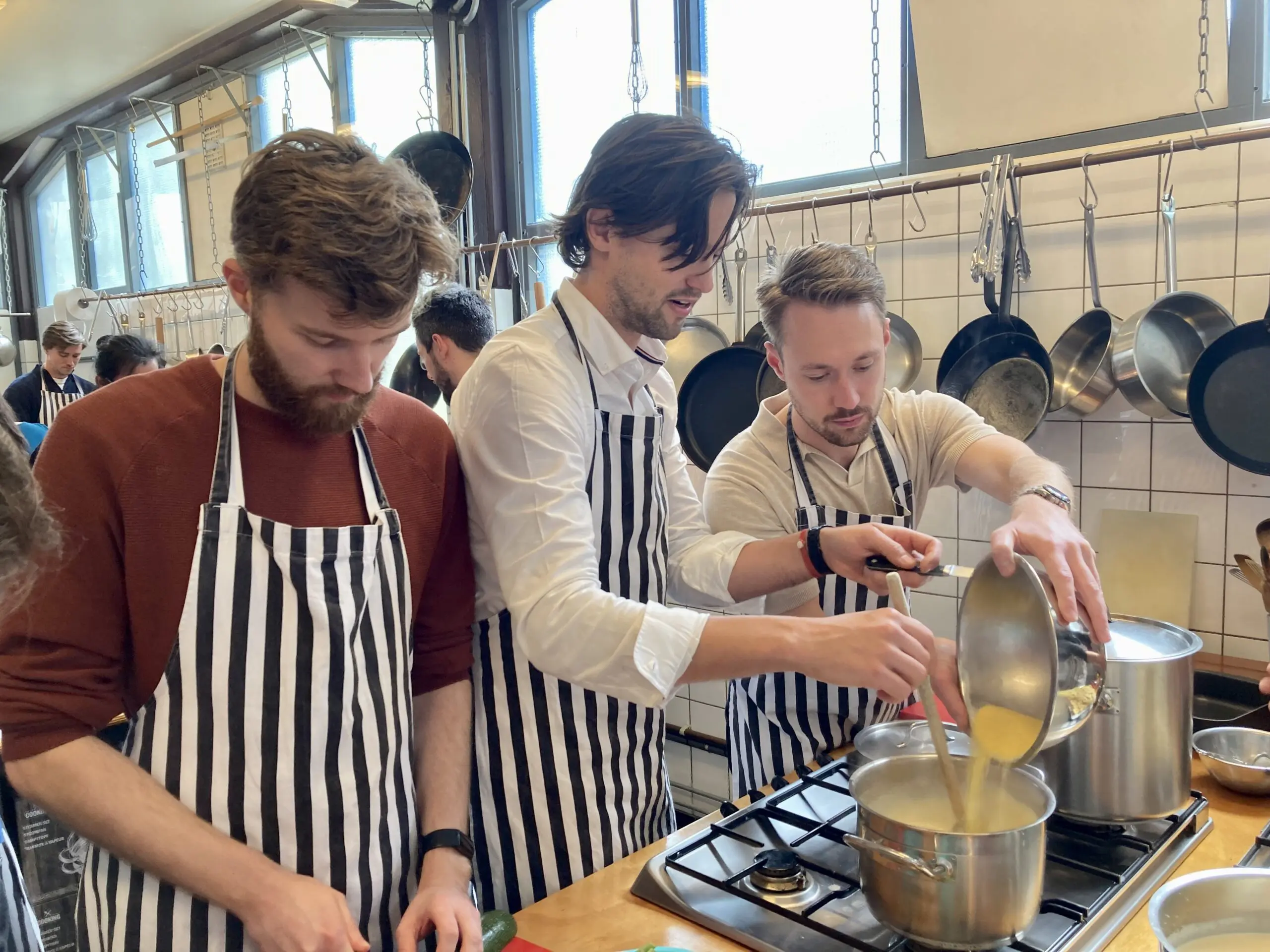 Kookworkshop in Amsterdam bij Dennis Leeuw voor een verrassende en originele kookworkshop. Ideaal voor een dynamisch uitje.