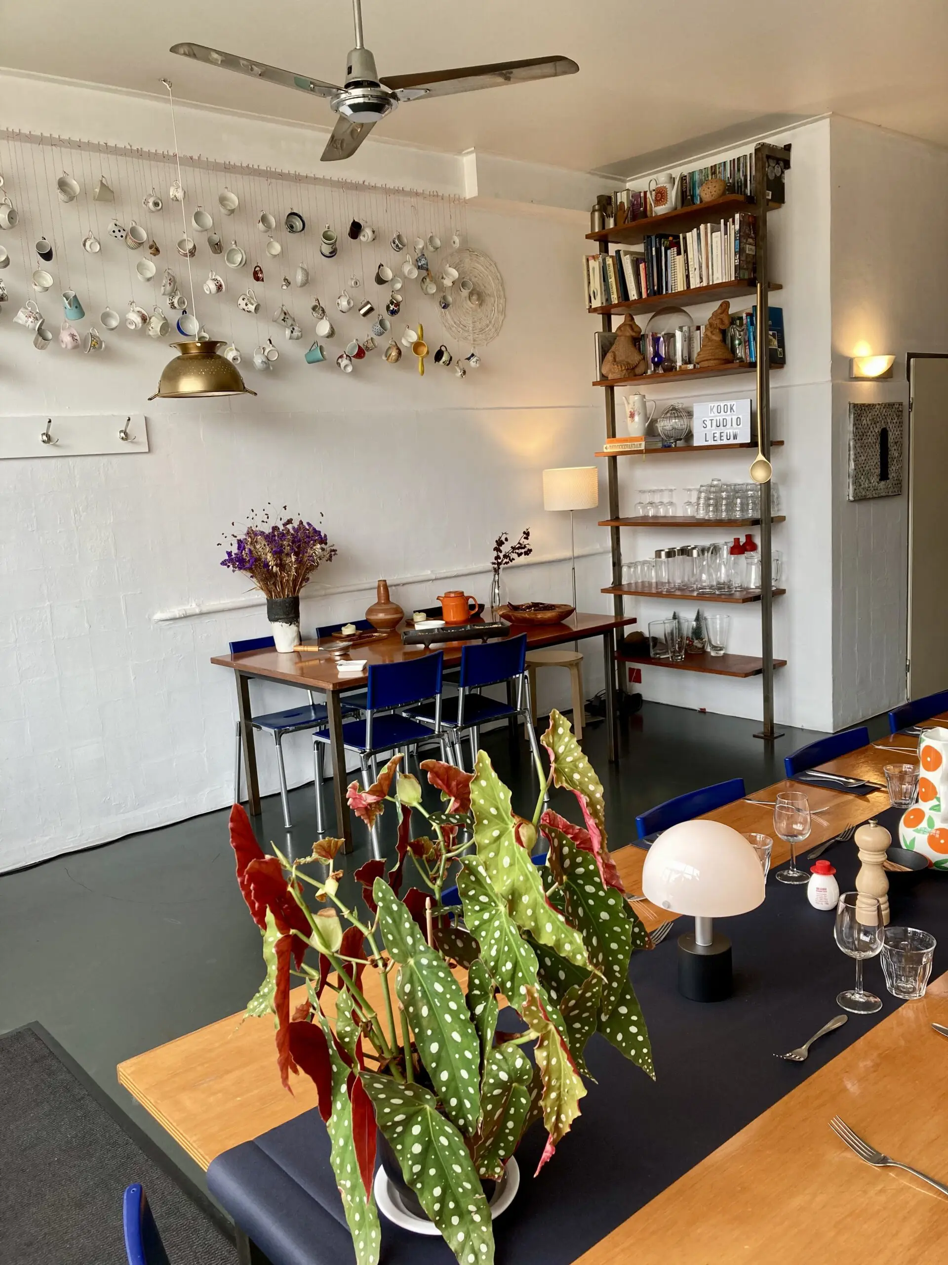 Kookworkshop in Amsterdam bij Dennis Leeuw voor een verrassende en originele kookworkshop. Ideaal voor een dynamisch uitje.