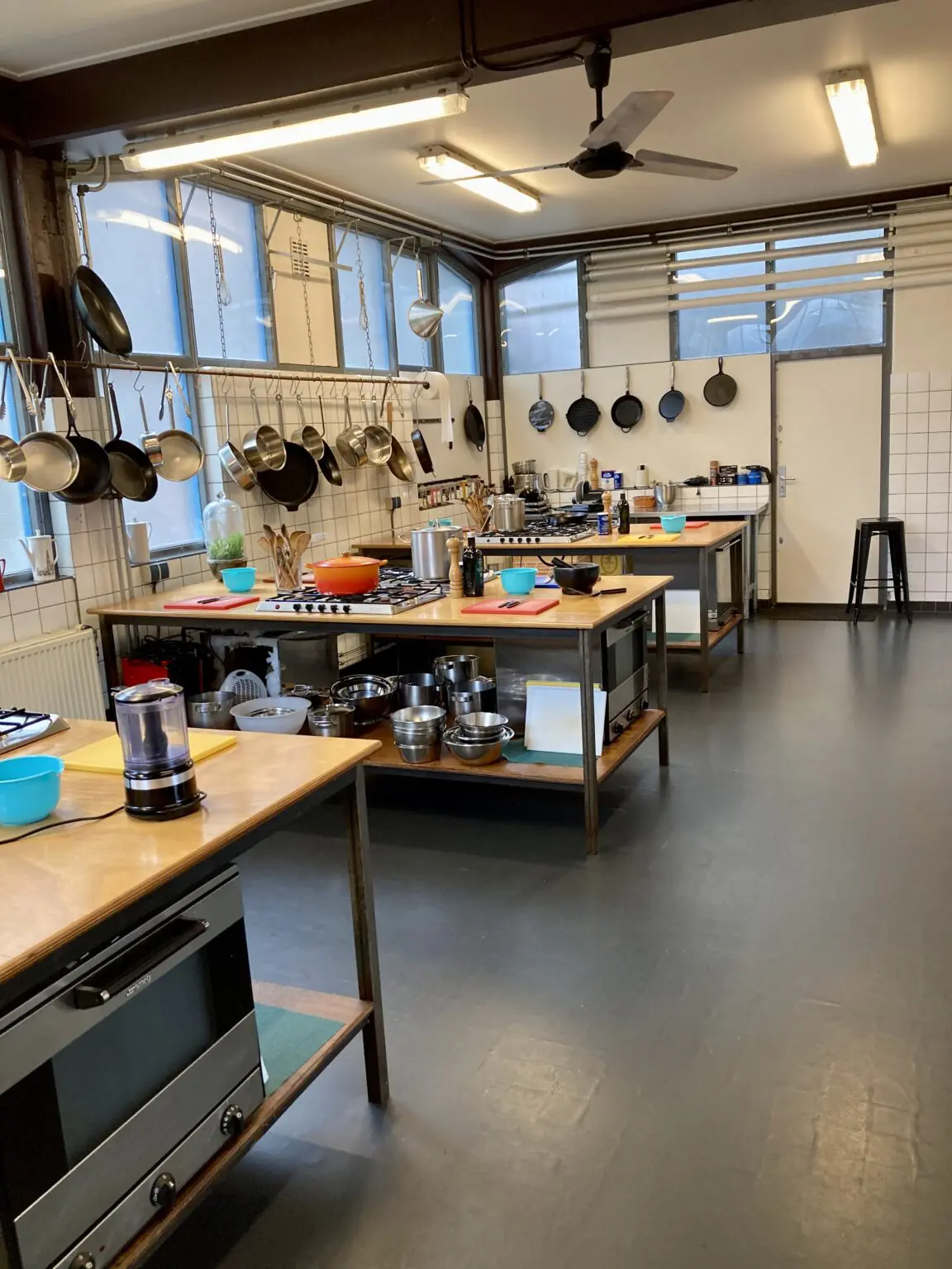 Kookworkshop in Amsterdam bij Dennis Leeuw voor een verrassende en originele kookworkshop. Ideaal voor een dynamisch uitje.