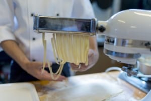 Italiaanse kookworkshop Amsterdam Tagliatelle snijden