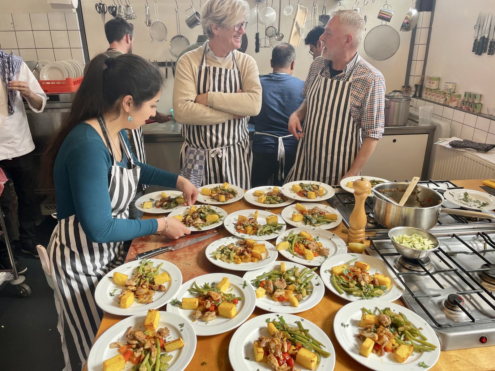 Kookworkshop in Amsterdam bij Dennis Leeuw voor een verrassende en originele kookworkshop. Ideaal voor een dynamisch uitje.