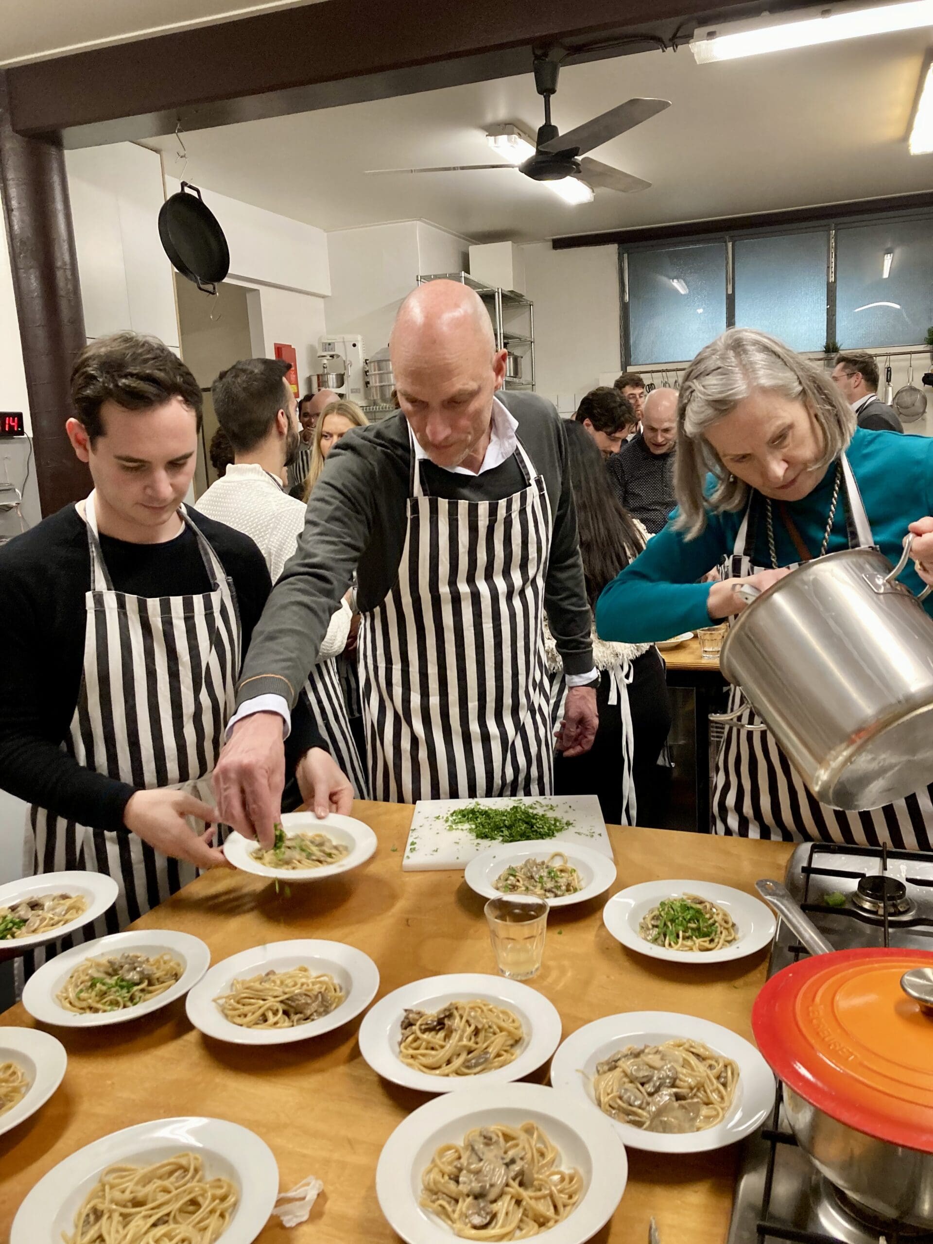 Kookworkshop in Amsterdam bij Dennis Leeuw voor een verrassende en originele kookworkshop. Ideaal voor een dynamisch uitje.